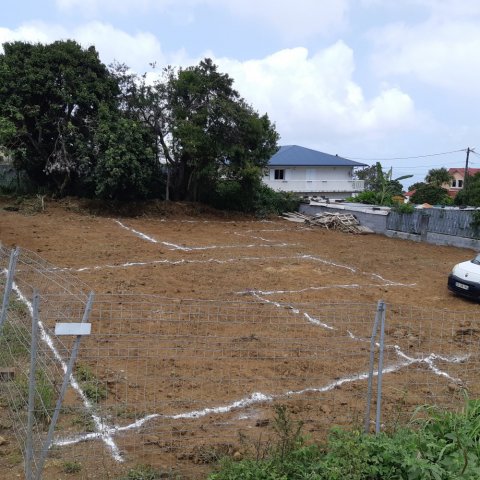 Terrassement de terrain pour construction d'une villa au Tampon