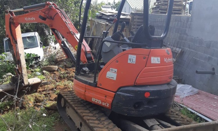 Terrassement de terrain pour construction d'une villa au Tampon