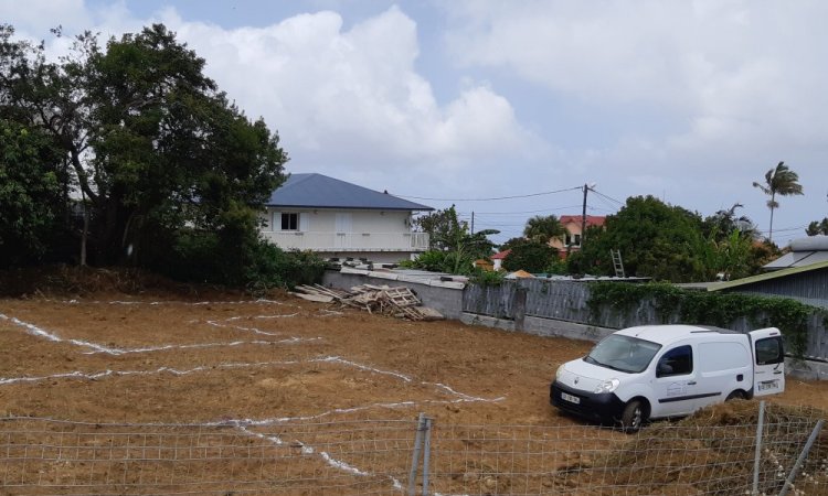 Terrassement de terrain pour construction d'une villa au Tampon