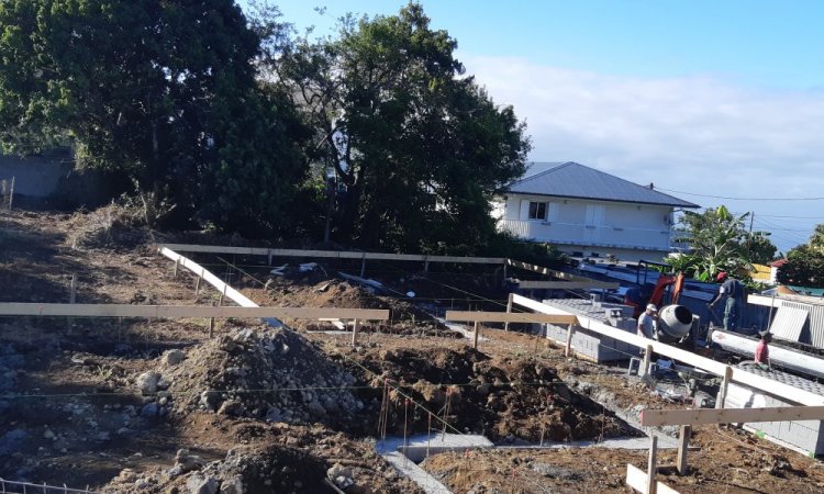 Terrassement de terrain pour construction d'une villa au Tampon